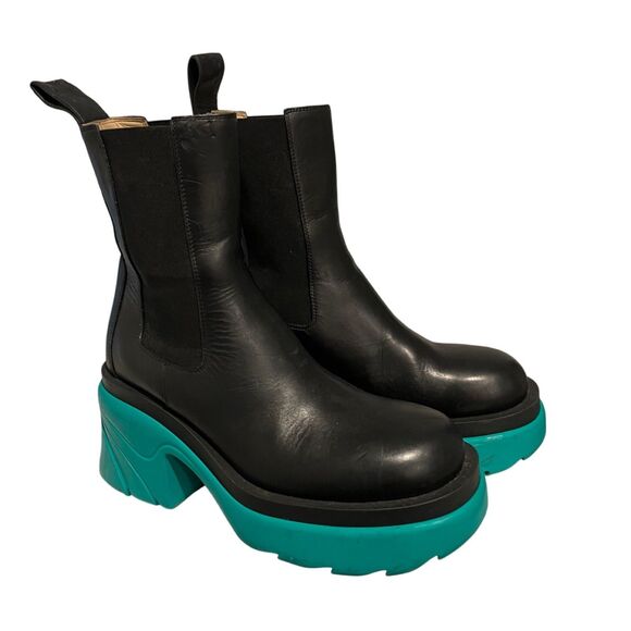 Bottega Veneta Leather Flash Ankle Boots size 40 Black & Teal - Picture 1 of 7